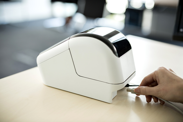 Labelprinter Brother DK QL-810W desktop 62mm wit
