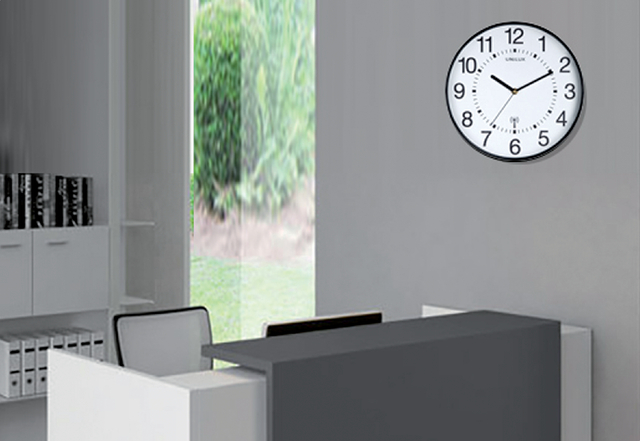 Wall clock Unilux Maxi radio controlled Ø 37.5cm black/whit