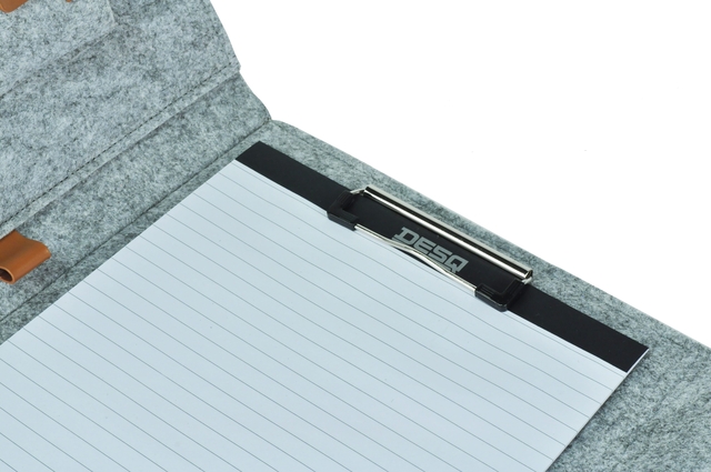 Schrijfmap DESQ A4 vilt met papierclip en elastiek sluiting grijs
