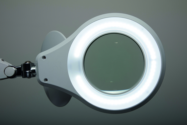 Loeplamp MAUL Source LED dimbaar met tafelklem lens 126 cm2 wit