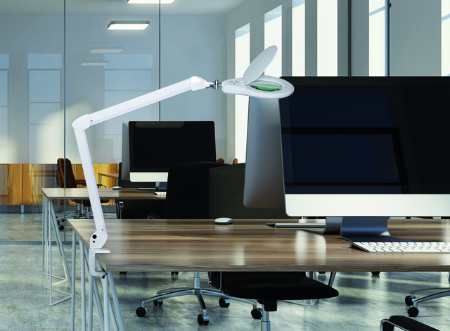Loeplamp MAUL Source LED dimbaar met tafelklem lens 126 cm2 wit