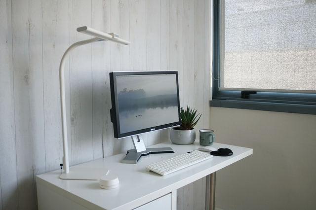 Bureaulamp Unilux Strata base led wit
