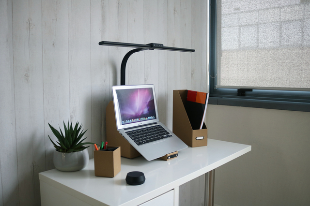 Bureaulamp Unilux Strata base led zwart